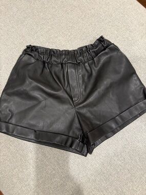 Forever 21 Black Faux Leather Elastic-Waist Women's Shorts